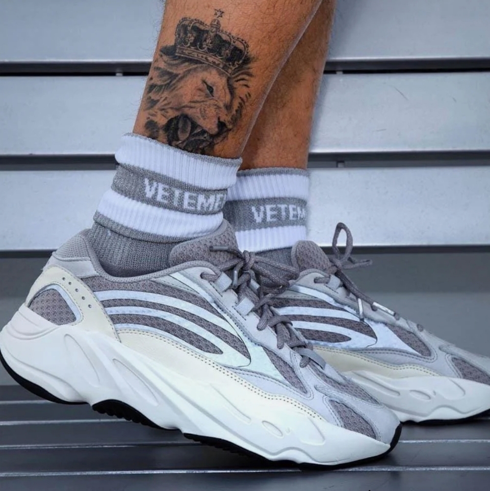 Yeezy Boost NEW 700 V2 ‘Static’ 11 Men NIB Grey In Plastic & Box Adidas Original